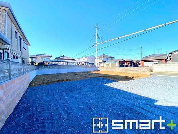 〜閑静な住宅街の立地〜 ・周辺は閑静な住宅街となっておりますので、静かな暮らしをご実現いただけます。 ・前面道路の交通量も多くないので、小さなお子様がいるご家庭でもご安心ですね。 