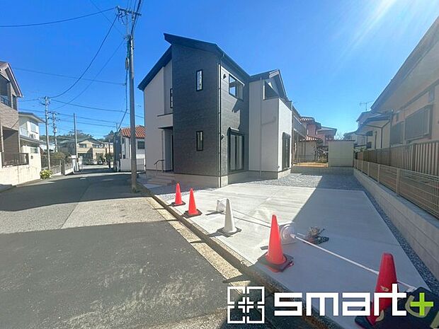 ~十分な広さのある前面道路~ ・前面道路は約6mございますので、お車でのすれ違いも楽々で余計なストレスがかかりません。 ・日々お車での移動が多い方には大切なポイントですね。