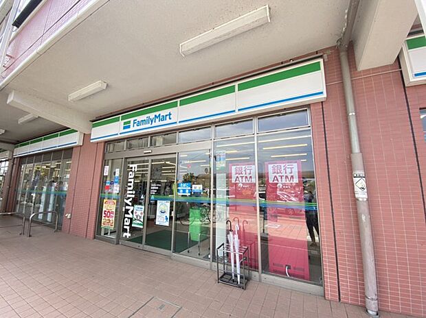 ファミリーマート 佐貫駅前店(750m)