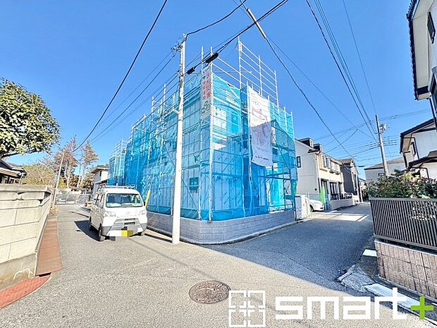 ~開放感ある角地のお住まい~ ・2方向が空く事で開放感のある角地に位置しております。 ・窮屈な感じが無く、ゆったりと暮らせるこの魅力をぜひ現地でご体感くださいませ。