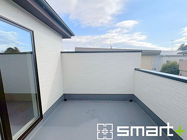 〜奥行きのあるバルコニーを採用〜 ・お客様から意外にご要望が多い「バルコニーの奥行き」。 ・奥行きのあるバルコニーを採用しておりますので、洗濯物も干しやすい造りです。