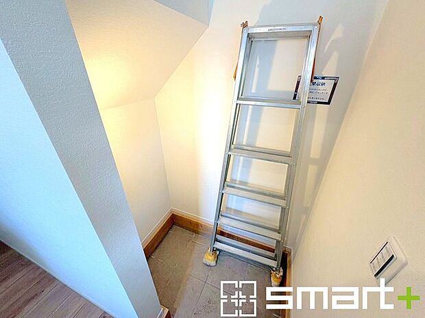 ～玄関回りの収納に～ ・ベビーカー、お子様の部活道具、ご主人様のゴルフバッグなど多岐多様な物を収納いただけます。