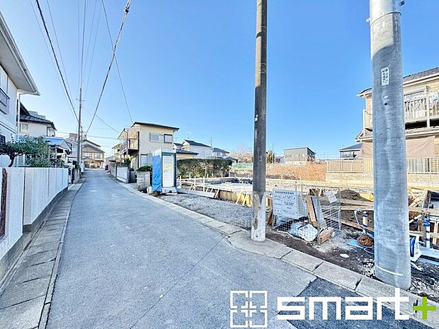 〜閑静な住宅街の立地〜 ・周辺は閑静な住宅街となっておりますので、静かな暮らしをご実現いただけます。 ・前面道路の交通量も多くないので、小さなお子様がいるご家庭でもご安心ですね。