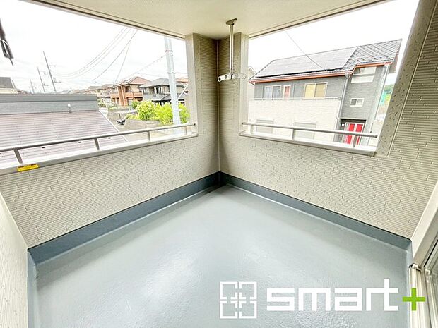 ~奥行きのあるバルコニーを採用~ ・お客様から意外にご要望が多い「バルコニーの奥行き」。 ・奥行きのあるバルコニーを採用しておりますので、洗濯物も干しやすい造りです。