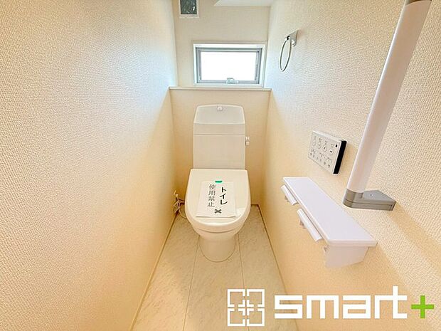 ～やはり便利なタンク式トイレ～ ・最近はタンクレストイレもございますが、タンク式の場合は停電時もお水を流すことが可能。 ・故障時なども比較的費用が安くなるなど、メリットが多くなります。 