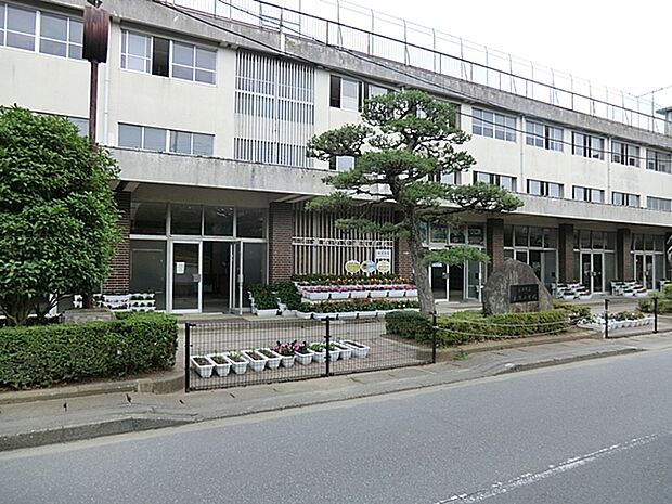 土浦小学校(950m)