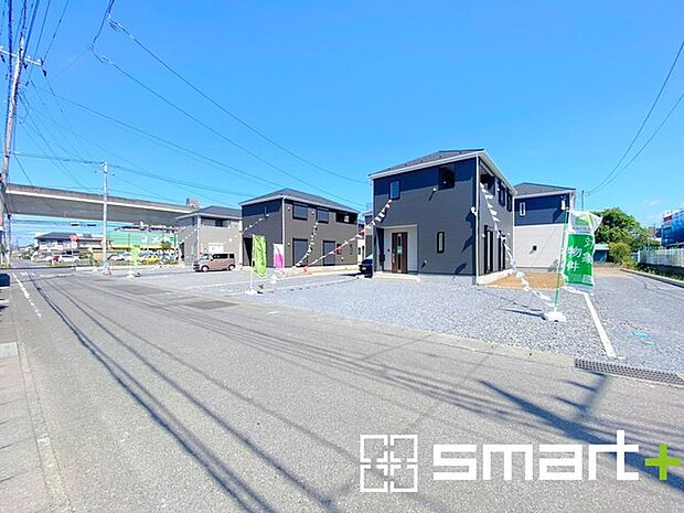 ~閑静な住宅街の立地~ ・周辺は閑静な住宅街となっておりますので、静かな暮らしをご実現いただけます。 ・前面道路の交通量も多くないので、小さなお子様がいるご家庭でもご安心ですね。