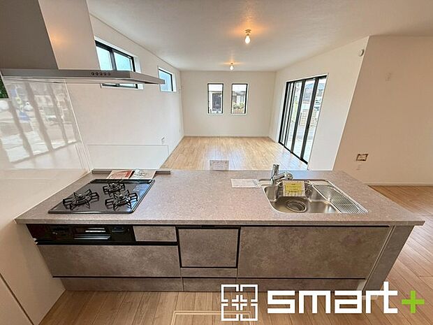 〜食器洗浄機を標準装備〜 ・キッチンにはビルトインタイプの食器洗浄機を標準装備。 ・家事にかける時間を削減でき、「自分時間」を増やすことができる嬉しいアイテムです。 