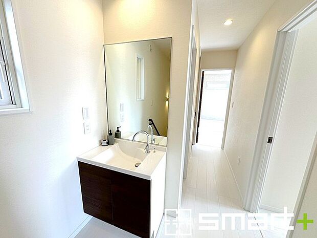 清潔感あふれる空間、心地よい広がりを感じさせる