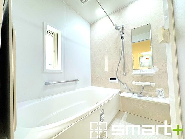 ~暖房乾燥機付きの浴室~ ・ヒートショック対策にもなる浴室暖房を標準装備。冬場でも暖かくしてからご入浴が可能です。 ・もちろん乾燥機も付いておりますので、雨の日でも洗濯物を干せますよ。