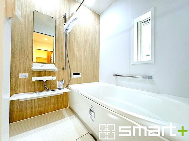 ~暖房乾燥機付きの浴室~ ・ヒートショック対策にもなる浴室暖房を標準装備。冬場でも暖かくしてからご入浴が可能です。 ・もちろん乾燥機も付いておりますので、雨の日でも洗濯物を干せますよ。