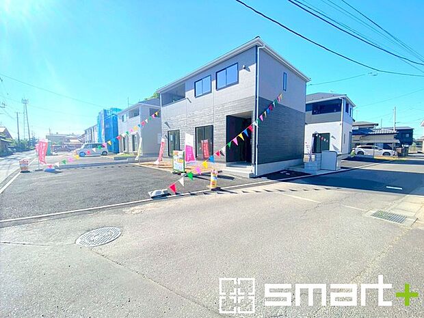 ~閑静な住宅街の立地~ ・周辺は閑静な住宅街となっておりますので、静かな暮らしをご実現いただけます。 ・前面道路の交通量も多くないので、小さなお子様がいるご家庭でもご安心ですね。