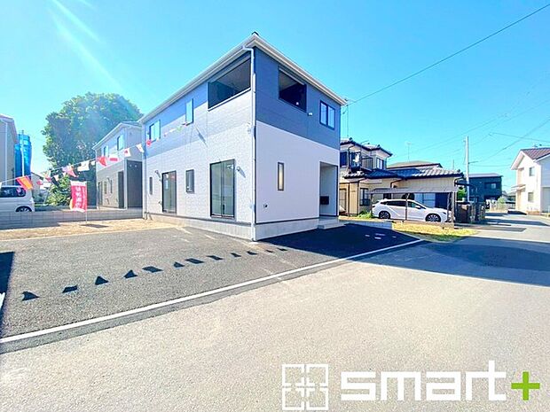 ~閑静な住宅街の立地~ ・周辺は閑静な住宅街となっておりますので、静かな暮らしをご実現いただけます。 ・前面道路の交通量も多くないので、小さなお子様がいるご家庭でもご安心ですね。