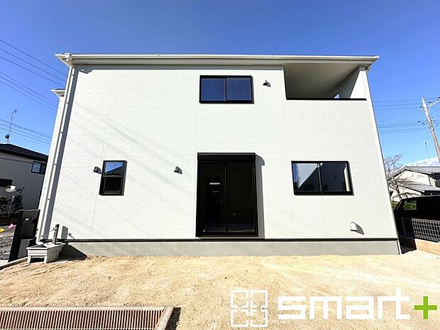 ~ご家族を守る「耐震等級3」~ ・住宅性能評価において「耐震等級3」を取得。地震に強い家であることが証明されております。 ・倒壊の恐れが低くなりますので、地震保険が半額になるメリットも。