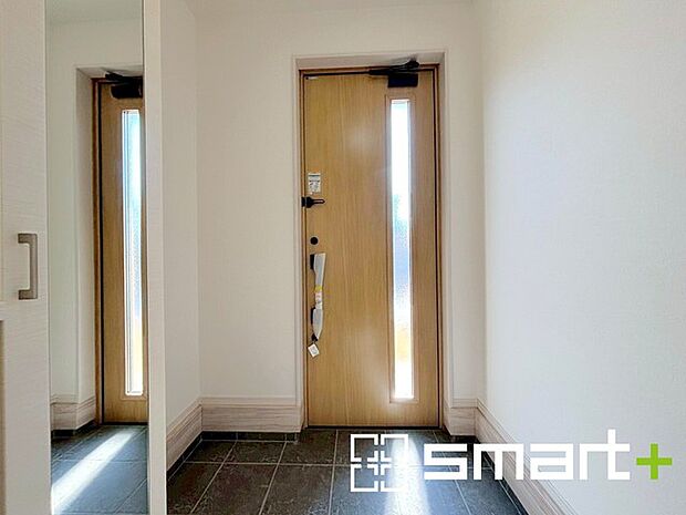 ～十分な容量のシューズボックス～ ・備え付けのシューズボックスは充分な容量を確保。 ・より大型のものへのご変更などご希望の方もお気軽にご相談くださいませ。 