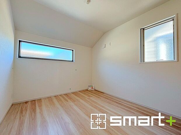 ~自然な風合いの洋室~ ・ナチュラルな色彩で纏められた洋室は家具のコーディネートもしやすくなっております。 ・どんな家具にするか考えるだけでも楽しくなってきますね。