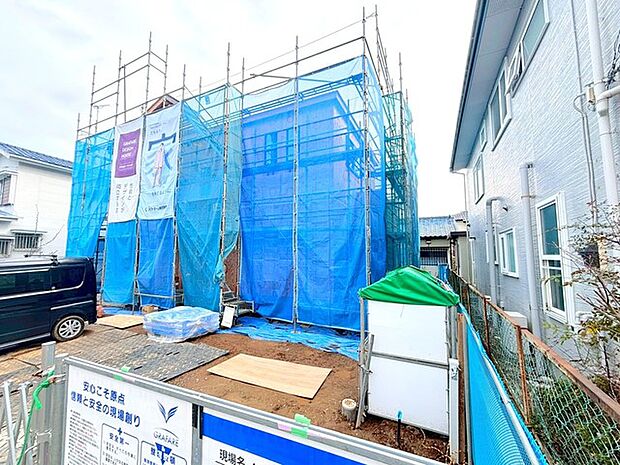 ~閑静な住宅街の立地~ ・周辺は閑静な住宅街となっておりますので、静かな暮らしをご実現いただけます。 ・前面道路の交通量も多くないので、小さなお子様がいるご家庭でもご安心ですね。