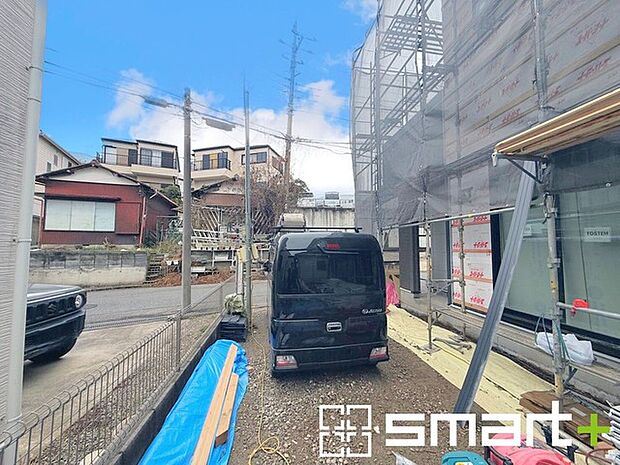 〜駐車場は2台分ご用意〜 ・駐車場は2台分ございますので、車通勤の方や複数台お持ちの方にもお勧めのお住まいです。 ・カーポートなどのオプションもお気軽にご相談くださいませ。 