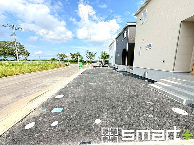 ~駐車場は2台分ご用意~ ・駐車場は2台分ございますので、車通勤の方や複数台お持ちの方にもお勧めのお住まいです。 ・カーポートなどのオプションもお気軽にご相談くださいませ。