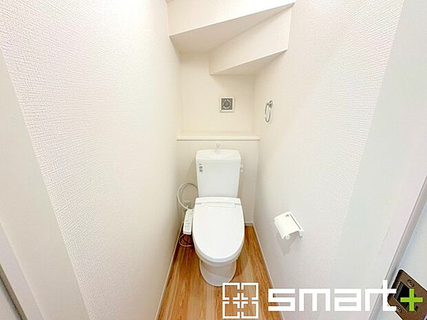 ～やはり便利なタンク式トイレ～ ・最近はタンクレストイレもございますが、タンク式の場合は停電時もお水を流すことが可能。 ・故障時なども比較的費用が安くなるなど、メリットが多くなります。 