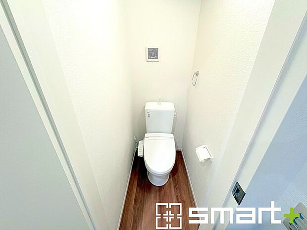 ~やはり便利なタンク式トイレ~ ・最近はタンクレストイレもございますが、タンク式の場合は停電時もお水を流すことが可能。 ・故障時なども比較的費用が安くなるなど、メリットが多くなります。