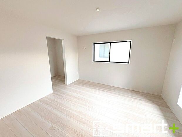 ~ウォークインクローゼットのあるお部屋~ ・人気のウォークインクローゼットをご用意。季節物や趣味の道具などもスッキリと収納が可能です。 ・最近流行りの収納術などもぜひご活用くださいませ。