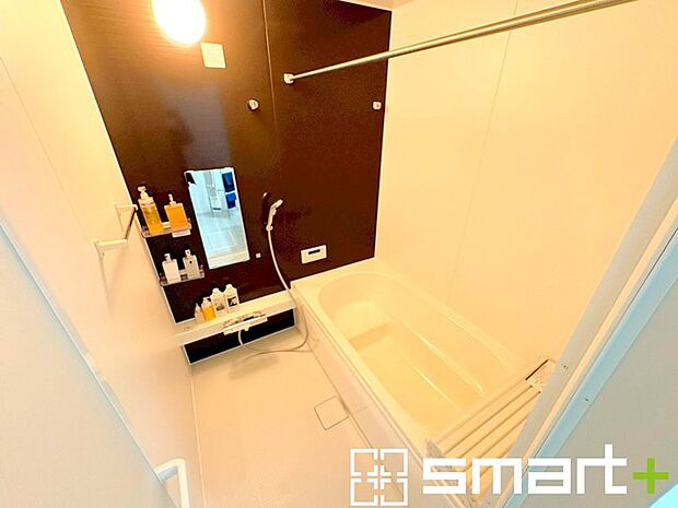 ~浴室乾燥機付きの浴室~ ・浴室には乾燥機が付いているので雨の日でも洗濯物を干すことが可能です。 ・水はけの良い床材など機能面も充実。マイクロバルなどオプションもご相談くださいませ。