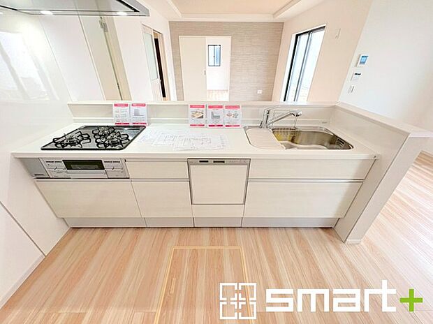 ~食器洗浄機を標準装備~ ・キッチンにはビルトインタイプの食器洗浄機を標準装備。 ・家事にかける時間を削減でき、「自分時間」を増やすことができる嬉しいアイテムです。