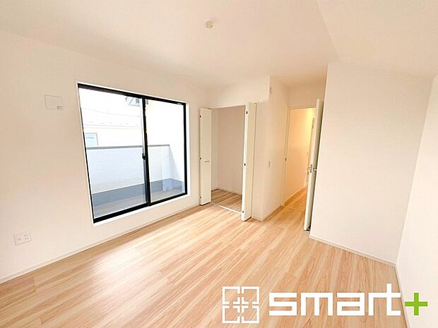 ~ウォークインクローゼットのあるお部屋~ ・人気のウォークインクローゼットをご用意。季節物や趣味の道具などもスッキリと収納が可能です。 ・最近流行りの収納術などもぜひご活用くださいませ。