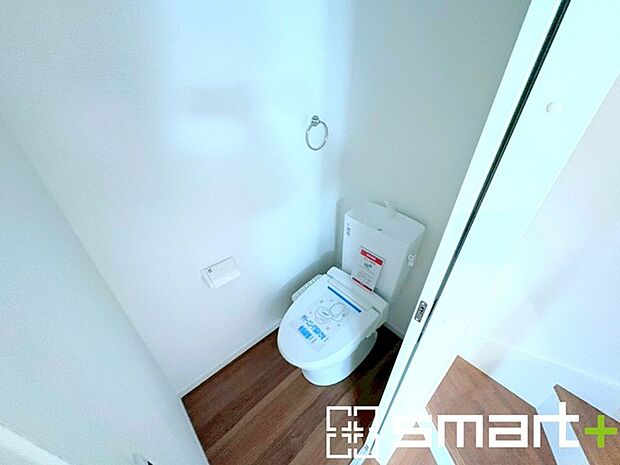 ~やはり便利なタンク式トイレ~ ・最近はタンクレストイレもございますが、タンク式の場合は停電時もお水を流すことが可能。 ・故障時なども比較的費用が安くなるなど、メリットが多くなります。