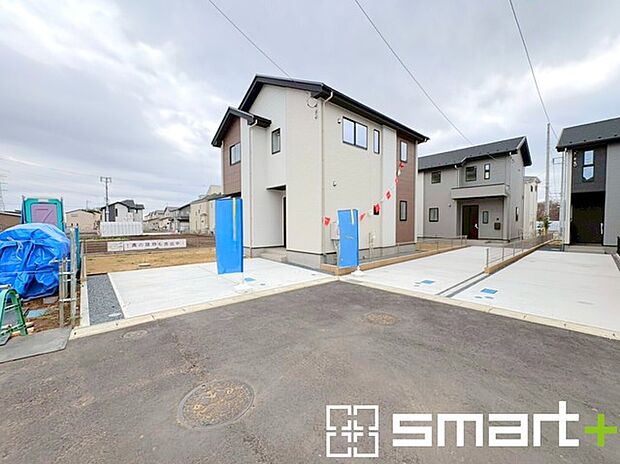 ~駐車場ももちろんございます~ ・駐車場もありますので、お車をご利用される方にもお勧めのお住まいです。 ・カーポートなどのオプションもお気軽にご相談くださいませ。