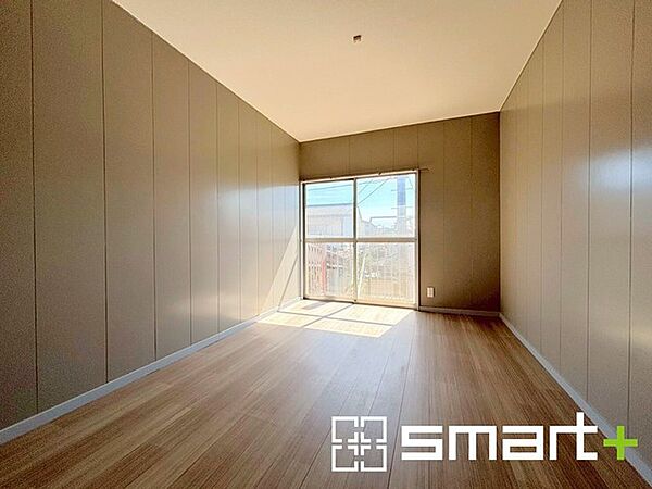 ～オプション施行もお任せください～ ・フローリングの変色など劣化を軽減し、水をこぼした場合などにも防いでくれるフロアコーテイングが人気となっております。 ・オプション施行もお任せください。