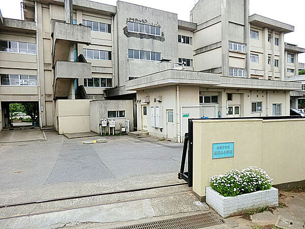 高野山小学校（330m）