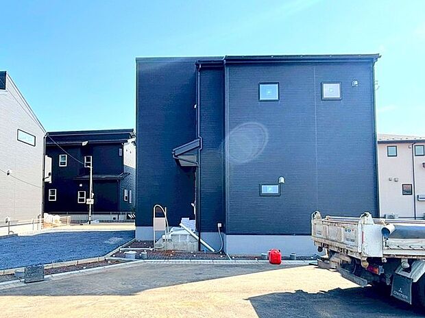 ~国が認めた長期優良住宅~ ・名の通り長期に亘り優れた性能が持続する長期優良住宅。 ・税制面での優遇などもございます。詳細は担当までお気軽にお問い合わせくださいませ。