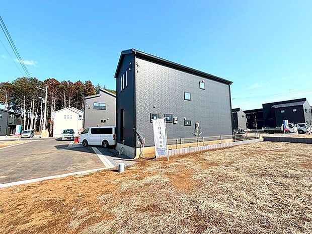 ~風にも強い強靭な建物~ ・住宅性能評価において「耐風等級2」を取得。 ・大型の台風など暴風にも耐える、強靭な建物となっております。