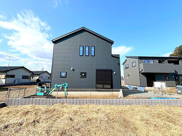 ～ご家族を守る「耐震等級3」～ ・住宅性能評価において「耐震等級3」を取得。地震に強い家であることが証明されております。 ・倒壊の恐れが低くなりますので、地震保険が半額になるメリットも。 