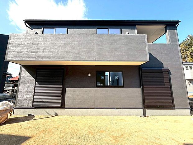 ~ご家族を守る「耐震等級3」~ ・住宅性能評価において「耐震等級3」を取得。地震に強い家であることが証明されております。 ・倒壊の恐れが低くなりますので、地震保険が半額になるメリットも。