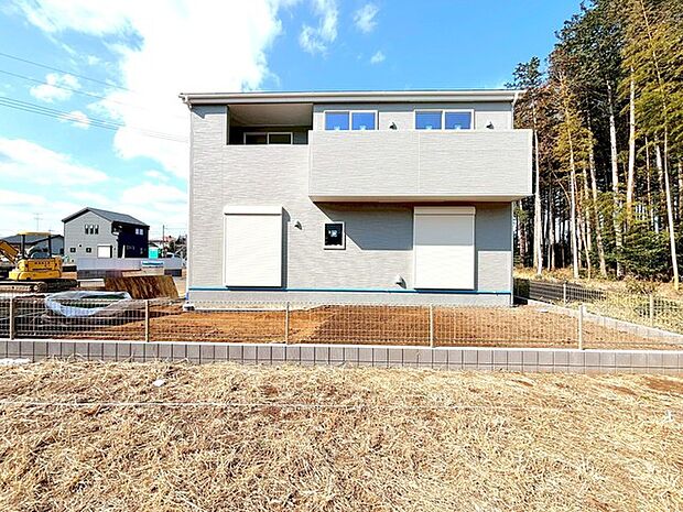 ~ご家族を守る「耐震等級3」~ ・住宅性能評価において「耐震等級3」を取得。地震に強い家であることが証明されております。 ・倒壊の恐れが低くなりますので、地震保険が半額になるメリットも。