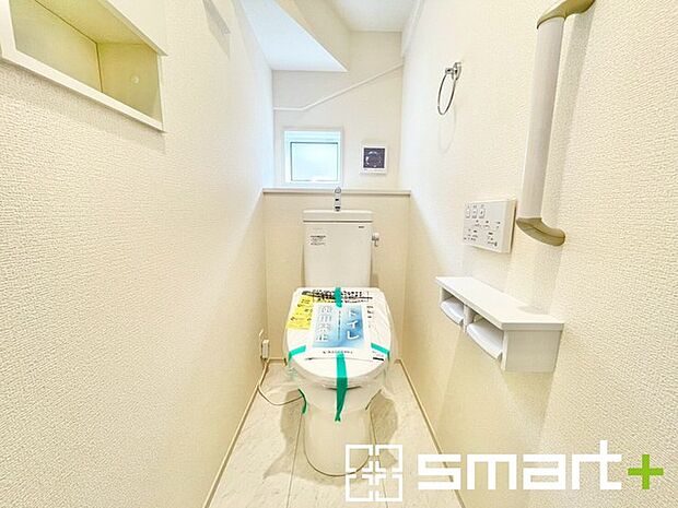 ~やはり便利なタンク式トイレ~ ・最近はタンクレストイレもございますが、タンク式の場合は停電時もお水を流すことが可能。 ・故障時なども比較的費用が安くなるなど、メリットが多くなります。