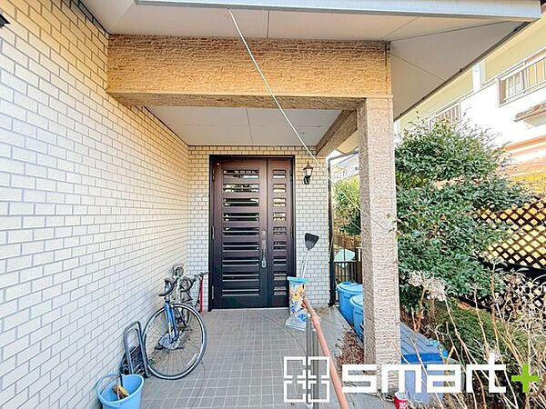 ～お住まいの顔「玄関」～ ・毎日お出かけの際もご帰宅の際も通る玄関。 ・ドアの交換や鍵の交換・追加などもお気軽にご相談くださいませ。