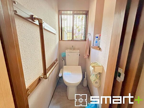～リフォームもお任せください～ ・トイレなど水回りのリフォームもお任せくださいませ。 ・床面のクッションフロア変更も可能ですのでお気軽にお任せください。