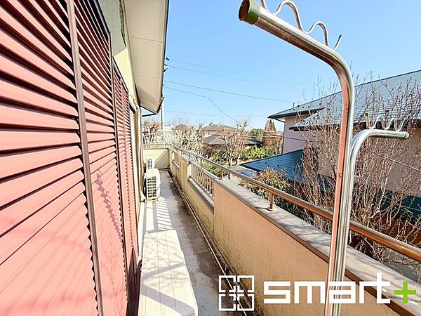 ～洗濯物も干しやすいバルコニー～ ・バルコニーには物干し竿受けが標準装備されております。 ・テラス屋根等のオプションもお気軽にご相談くださいませ。