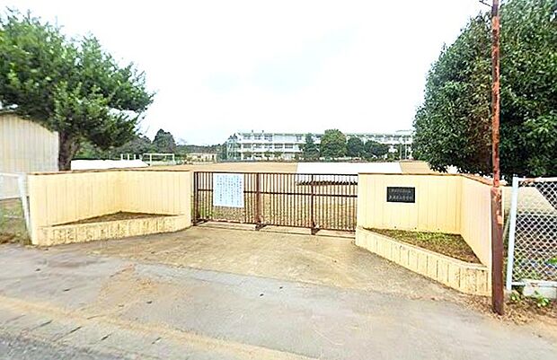 土浦市立土浦第五中学校(2070m)