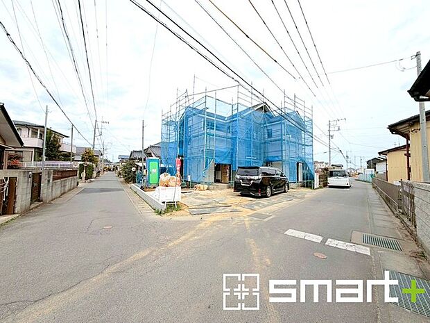 ~開放感ある角地のお住まい~ ・2方向が空く事で開放感のある角地に位置しております。 ・窮屈な感じが無く、ゆったりと暮らせるこの魅力をぜひ現地でご体感くださいませ。