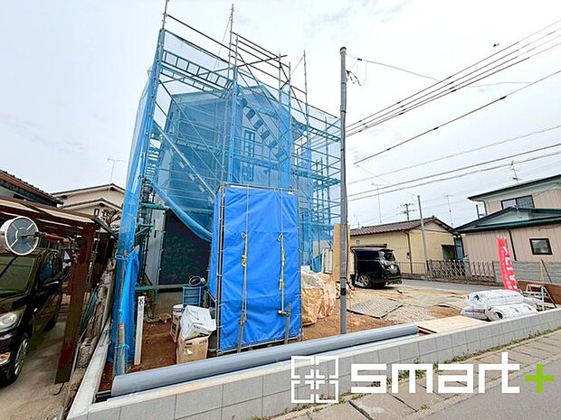 ~閑静な住宅街の立地~ ・周辺は閑静な住宅街となっておりますので、静かな暮らしをご実現いただけます。 ・前面道路の交通量も多くないので、小さなお子様がいるご家庭でもご安心ですね。