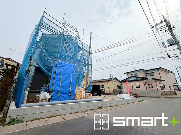 ~十分な広さのある前面道路~ ・前面道路は約4mございますので、お車でのすれ違いも可能で余計なストレスがかかりません。 ・日々お車での移動が多い方には大切なポイントですね。