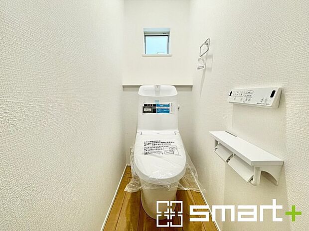 ～やはり便利なタンク式トイレ～ ・最近はタンクレストイレもございますが、タンク式の場合は停電時もお水を流すことが可能。 ・故障時なども比較的費用が安くなるなど、メリットが多くなります。 