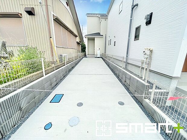 ~駐車場は2台分ご用意~ ・駐車場は2台分ございますので、車通勤の方や複数台お持ちの方にもお勧めのお住まいです。 ・カーポートなどのオプションもお気軽にご相談くださいませ。