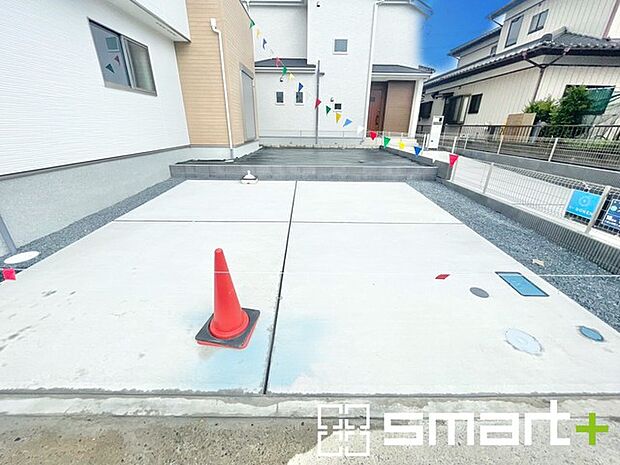 ~駐車場は2台分ご用意~ ・駐車場は2台分ございますので、車通勤の方や複数台お持ちの方にもお勧めのお住まいです。 ・カーポートなどのオプションもお気軽にご相談くださいませ。