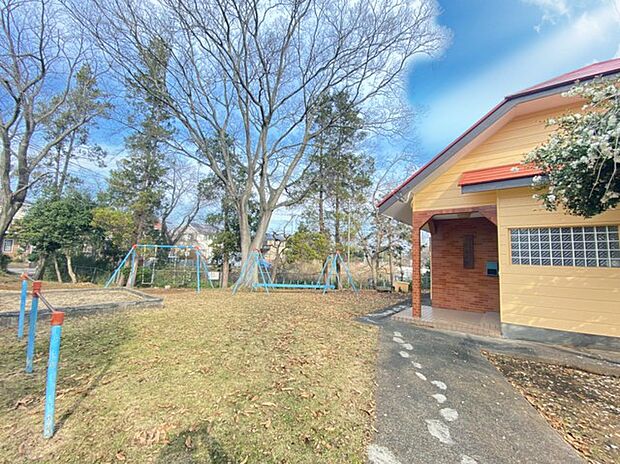 セントラルタウン会館前公園(160m)